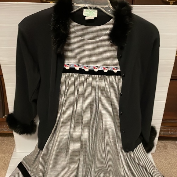 🌟HP🌟Julius Berger Girls Faux Fur Collar and Trim sleeves/ L/S sweater Size 7-8 - Picture 10 of 15